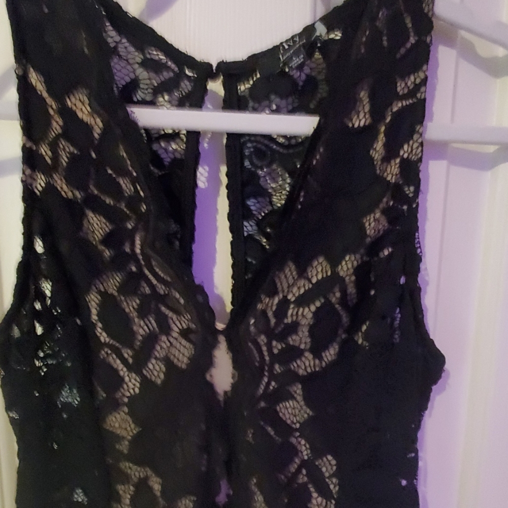 One piece - Picture 2 of 5